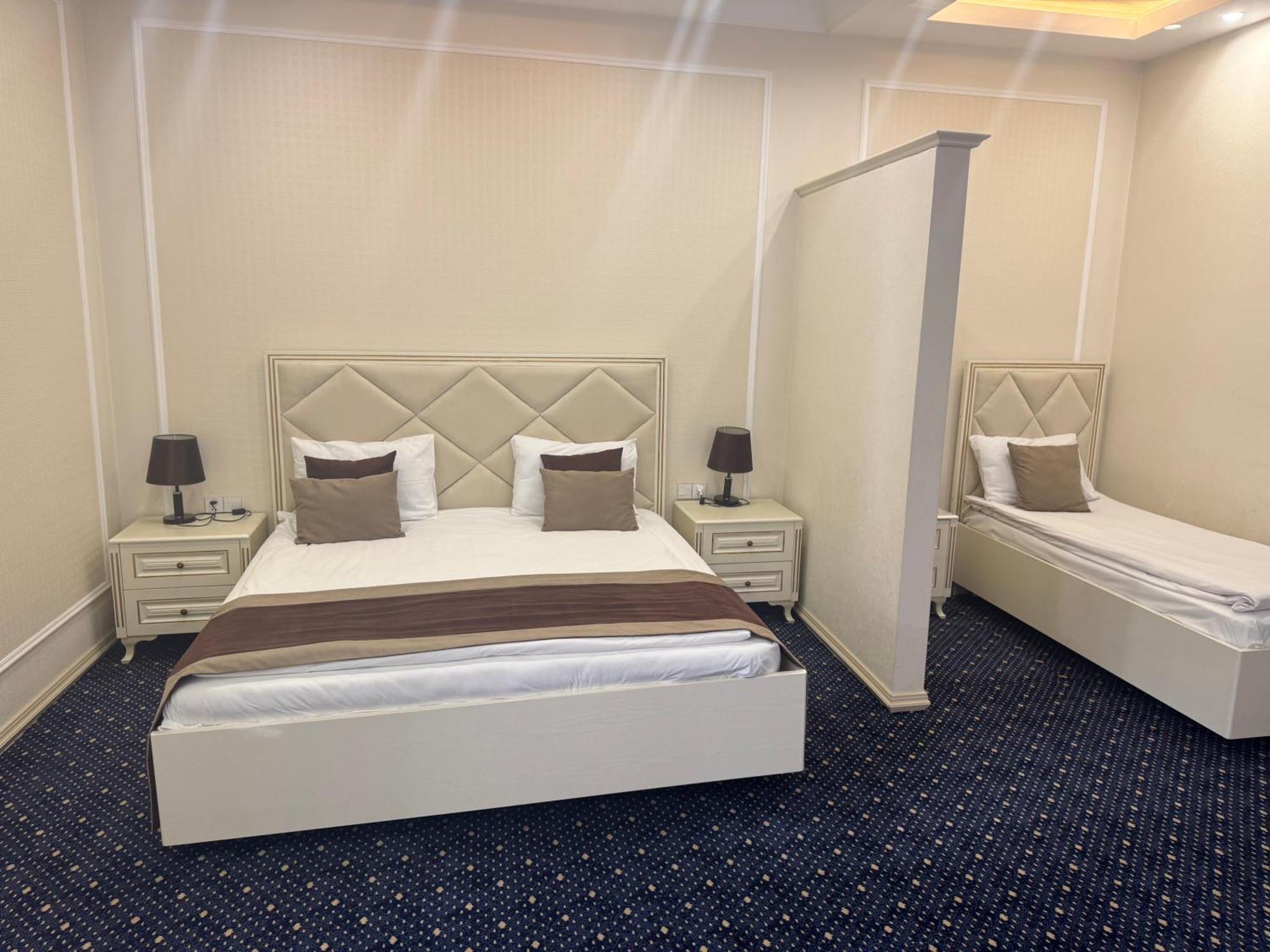 East Legend Hotel Baku Exterior photo